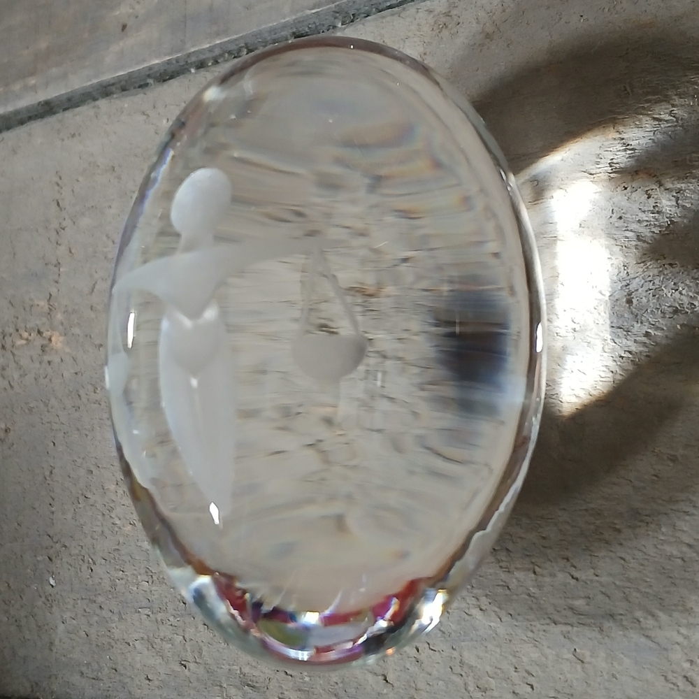 Vintage 70s Clear Glass Crystal Egg Paperweight Zodiac Libra Ekenas Sweden - Picture 7 of 14
